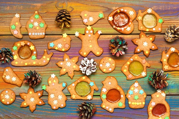 Marco Navidad Con Galletas Jengibre Conos Pino Comida Juguetes Vacaciones —  Fotos de Stock