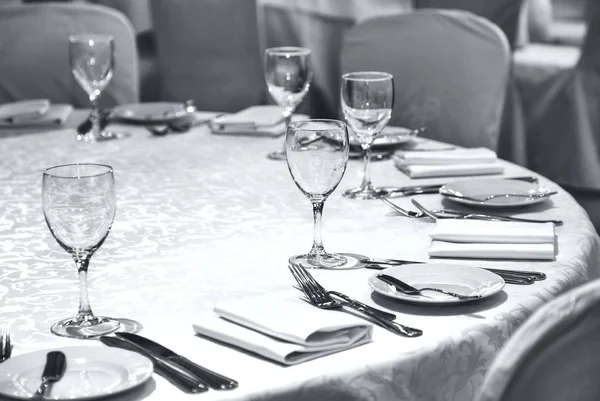 Interiören Restaurangen Ett Dukat Bord Restaurangen Väntar Gäster Serveras Bord — Stockfoto