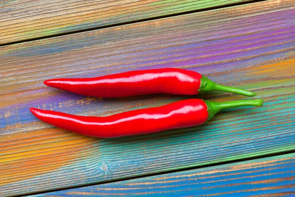 Chiles Rojos Sobre Fondo Brillante Colorido — Foto de Stock