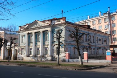 TVER, RUSSIA - 22 Mart 2020: Novotorzhskaya caddesinde güzel eski bir bina