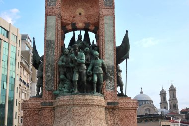 İstanbul, Türkiye - 15 Mayıs 2019: Taksim Meydanı 'nda Cumhuriyet Anıtı