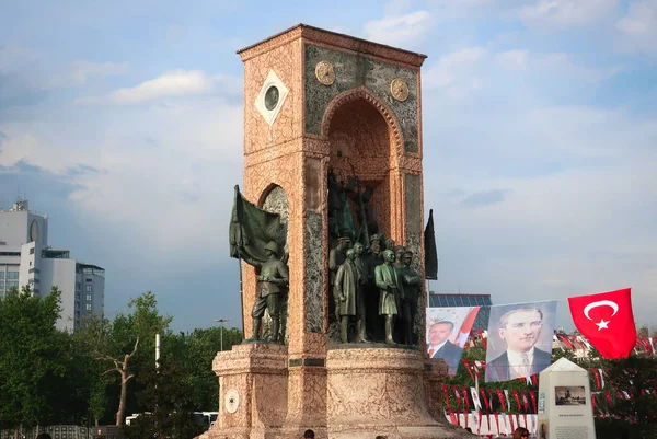 Istanbul Turkey May 2019 Monument Republic Taksim Square — Stock Photo, Image