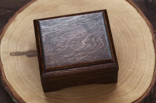 Dřevěný Box Stromě — Stock fotografie