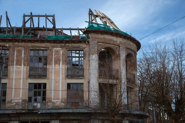Antiguo Edificio Histórico Colapsando —  Fotos de Stock