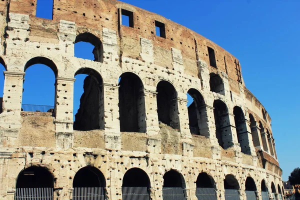 Het iconische oude colosseum van rome — Stockfoto