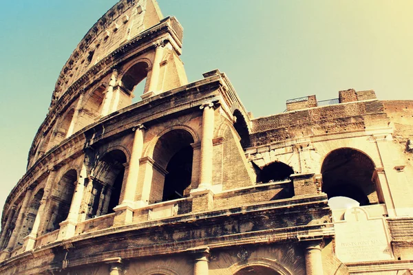 Kultovní starověké Koloseum Řím — Stock fotografie