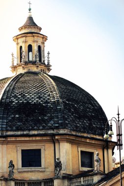 Piazza del Popolo, Roma, Santa Maria dei Miracoli Kilisesi