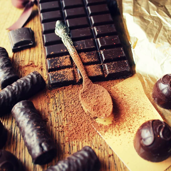 Cioccolato fondente, tartufo e cacao in polvere Fotografia Stock