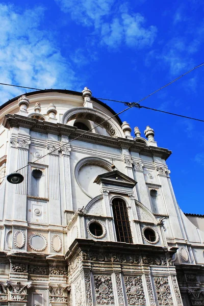 Брешиа - церковь Кьеза ди Санта-Мария-Мираколи — стоковое фото