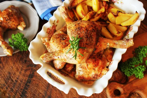 Grilled chicken leg with potato for garnish. Top view. Wooden background. — Stock Photo, Image