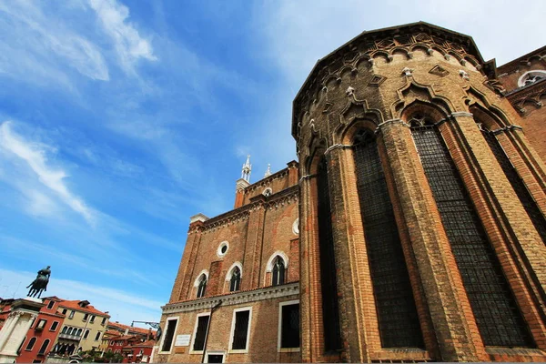 Detail der Basilika dei santi giovanni e paolo, auf venezianisch als San Manipolo bekannt, eine der größten Kirchen der Stadt — Stockfoto