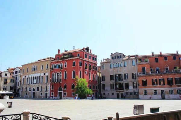 Plaza Veneciana Campo S.Anzolo en Venecia, Italia — Foto de Stock