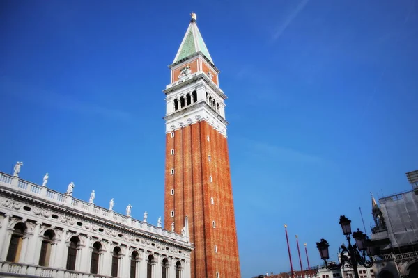 San Marco campanile und schönen palast in piazza san marco, st marks square, venedig, italien — Stockfoto
