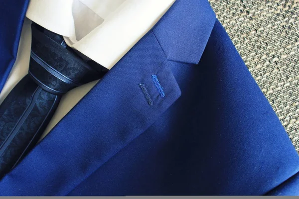 Traje azul clásico, camisa y corbata, primer plano, vista superior — Foto de Stock