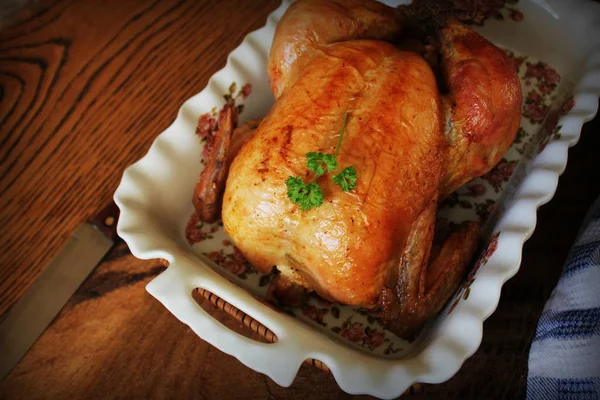 Whole roasted chicken in cooking casserole dish . Vintage photo — Stock Photo, Image