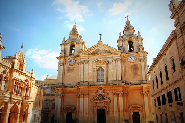 Saint Pauls Cathedral ontworpen door de architect Lorenzo Gafa in Mdina, Malta — Stockfoto