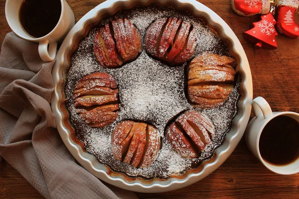 Traditional apple pie, fruit dessert, tart on wooden rustic table. Top view, christmas background — Stock Photo, Image