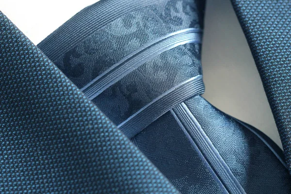 Traje azul clásico, camisa y corbata, primer plano, vista superior — Foto de Stock