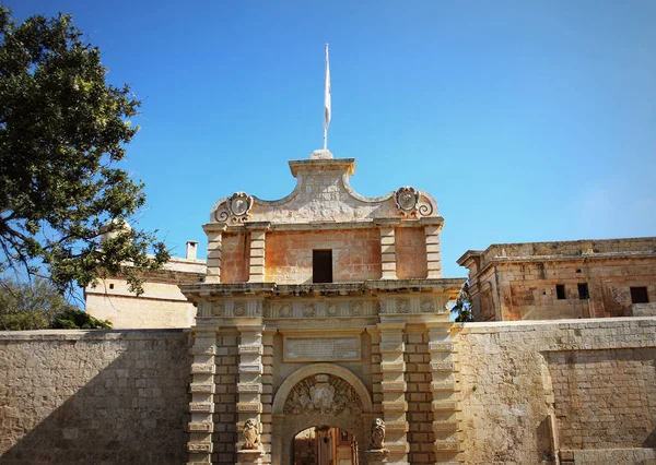 De poort van de hoofdingang van Mdina in Malta. Mdina is de oude hoofdstad van Malta — Stockfoto
