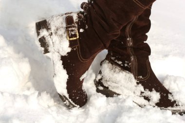 Kışın kar ile kaplı kahverengi Bayan Ayakkabı