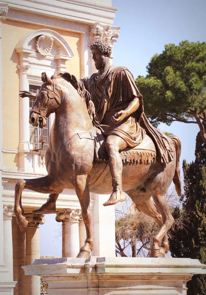 Lovas szobra, Marcus Aurelius, a Piazza del Campidoglio-Róma — Stock Fotó
