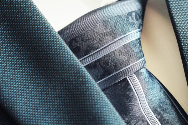 Klassiska blå kostym, skjorta och slips, närbild, ovanifrån — Stockfoto