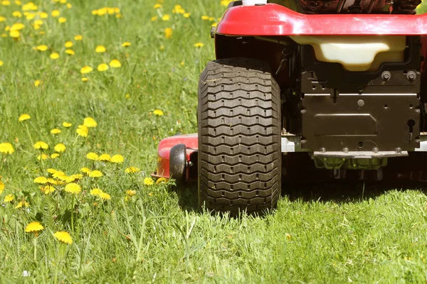 Cutting the grass of on a tractor lawn mower — Stock Photo, Image