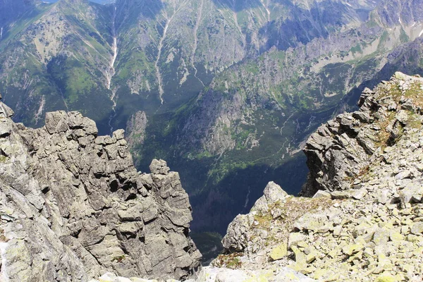 Panorama Wysokich Tatr ze śniegiem na górze, Słowacja — Zdjęcie stockowe