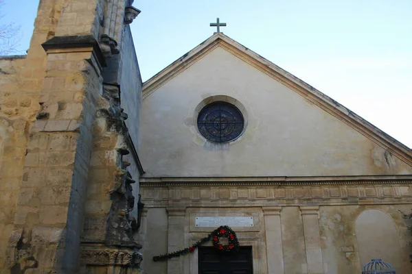 Церковь Святого Юлиана Бедного является приходской церковью греко-католической церкви в Париже и одним из старейших религиозных зданий города . — стоковое фото