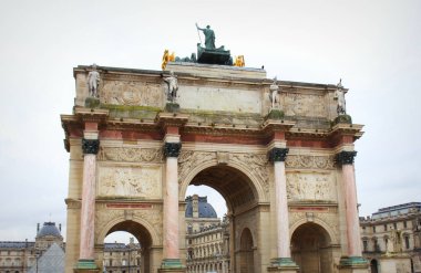 Paris, Fransa 'daki Tuileries bahçelerinde Zafer Kemeri