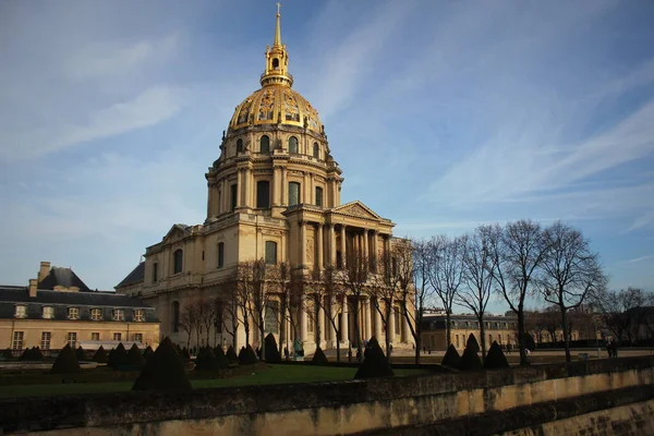 Les Invalides je komplex muzea a hrobky v Paříži, Napoleons zůstává pohřben zde. — Stock fotografie