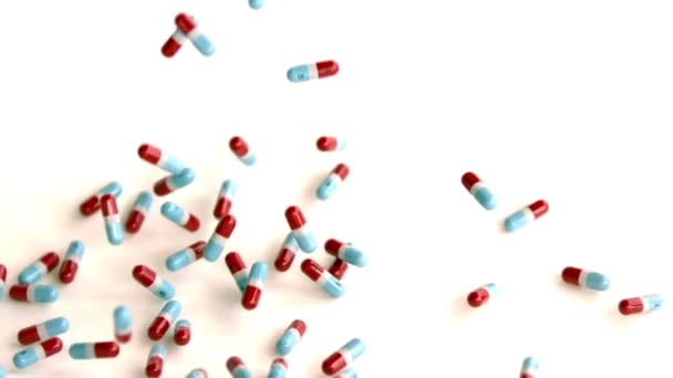 Fallande piller kapslar — Stockvideo