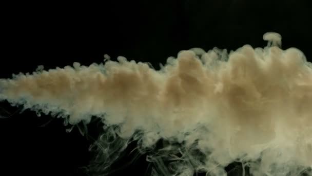 Zeitlupe wabert schmutziger Rauch — Stockvideo