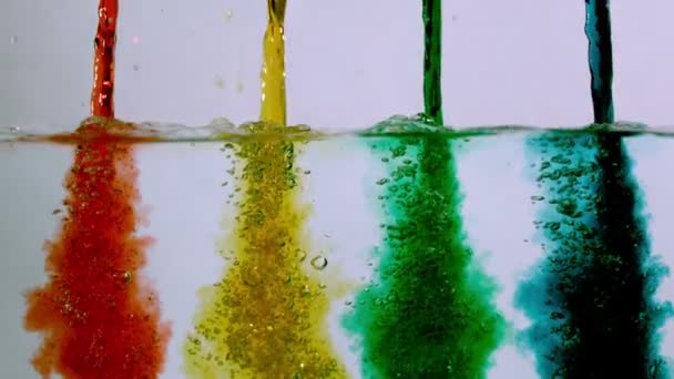 Correntes de água coloridas em câmara lenta — Vídeo de Stock