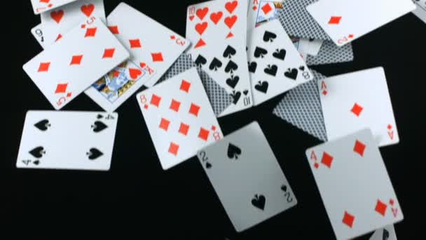 Fallendes Kartenspiel in Zeitlupe — Stockvideo