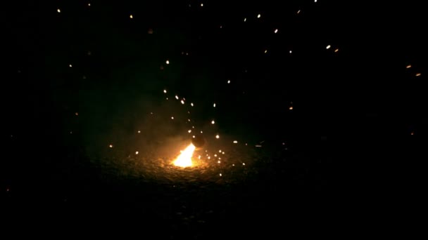 Zpomalený pohyb ohňostroj vybuchující — Stock video