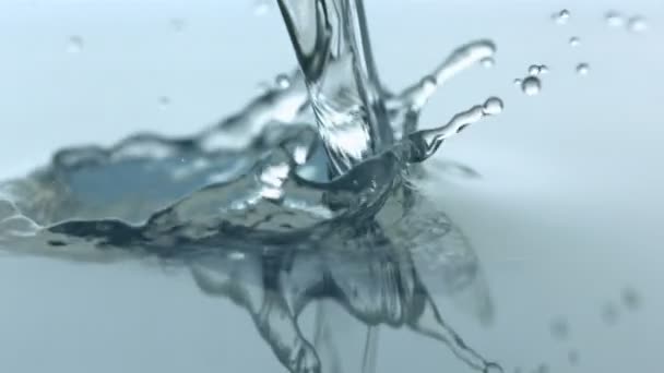 Стабильный поток жидкости замедленного движения — стоковое видео