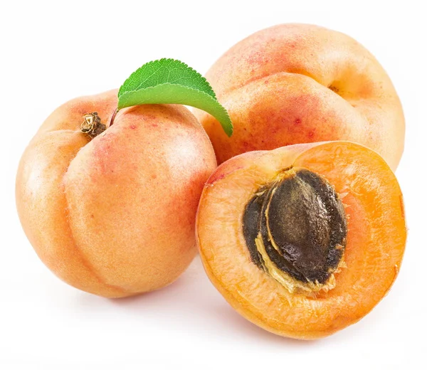 Apricots and its cross-section on the white background. — Stock Photo, Image