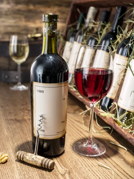 Egy pohár bor és borosüveg. — Stock Fotó