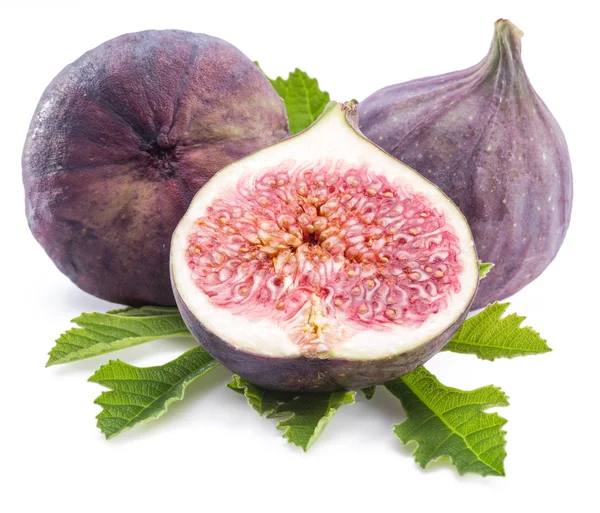 Frutas maduras de higo sobre el fondo blanco . — Foto de Stock