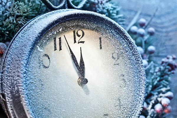 Five minutes to twelve. Snowy Christmas clocks. — Stock Photo, Image