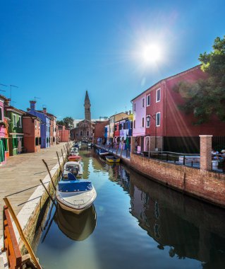 Açık renklerle boyalı evleri, Burano Adası. Venedik. İtalya.