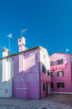 Açık renklerle boyalı evleri, Burano Adası. Venedik. İtalya.