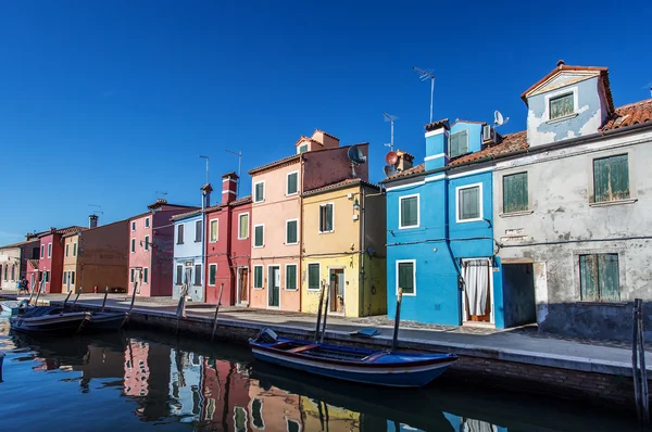 Brightly painted houses of Burano Island. Venice. Italy. — Stock Photo, Image