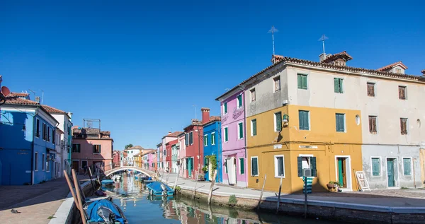 Brightly painted houses of Burano Island. Venice. Italy. — Stock Photo, Image