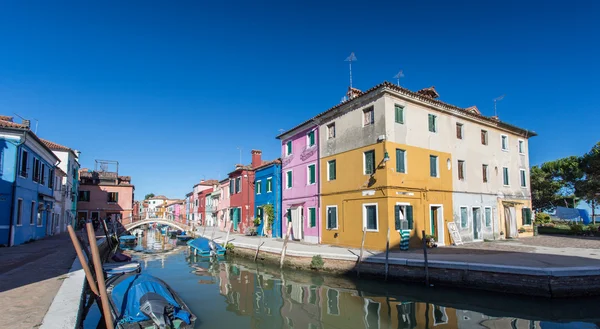 Brightly painted houses of Burano Island. Venice. Italy. — Stock Photo, Image