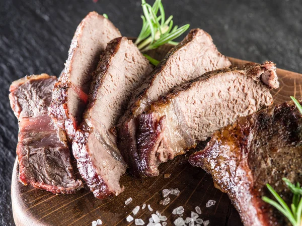 Propečený steak Ribeye. — Stock fotografie