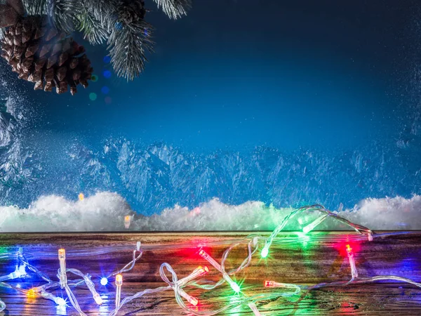 Christmas lights and frozen window. Christmas background. — Stock Photo, Image