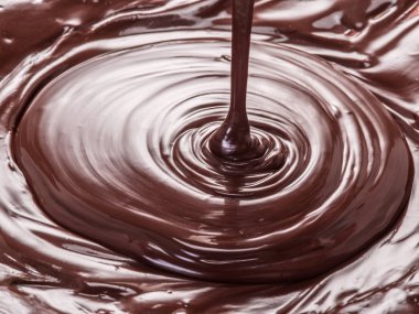 Eritilmiş çikolata veya çikolata sır.