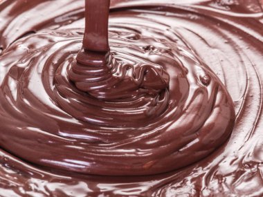 Eritilmiş çikolata veya çikolata sır.